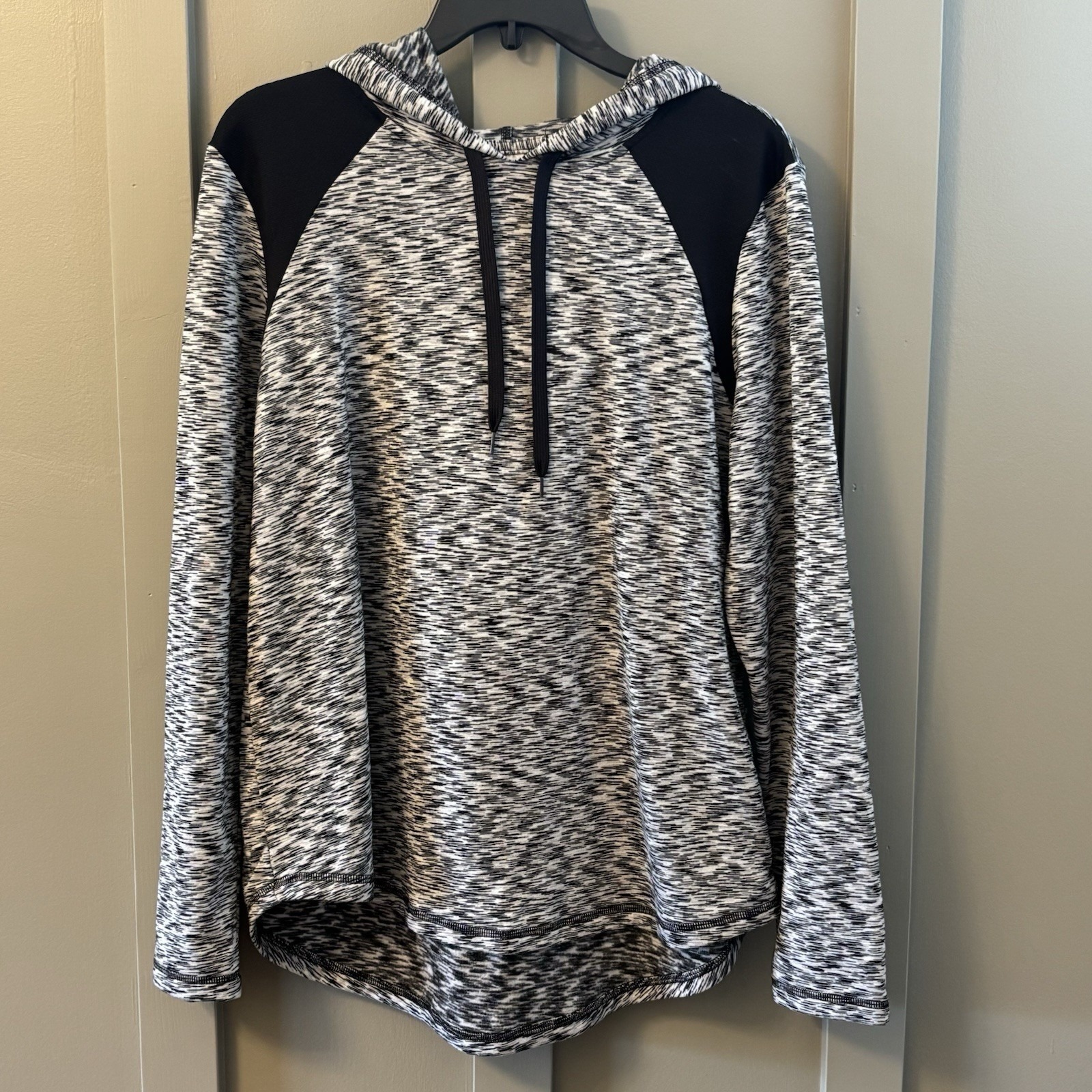 Danskin Now Woman's Large Pullover Athletic Hoodie Sweatshirt Black Gray Marled